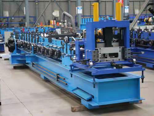 Auto interchangeable CZ purlin roll forming machine